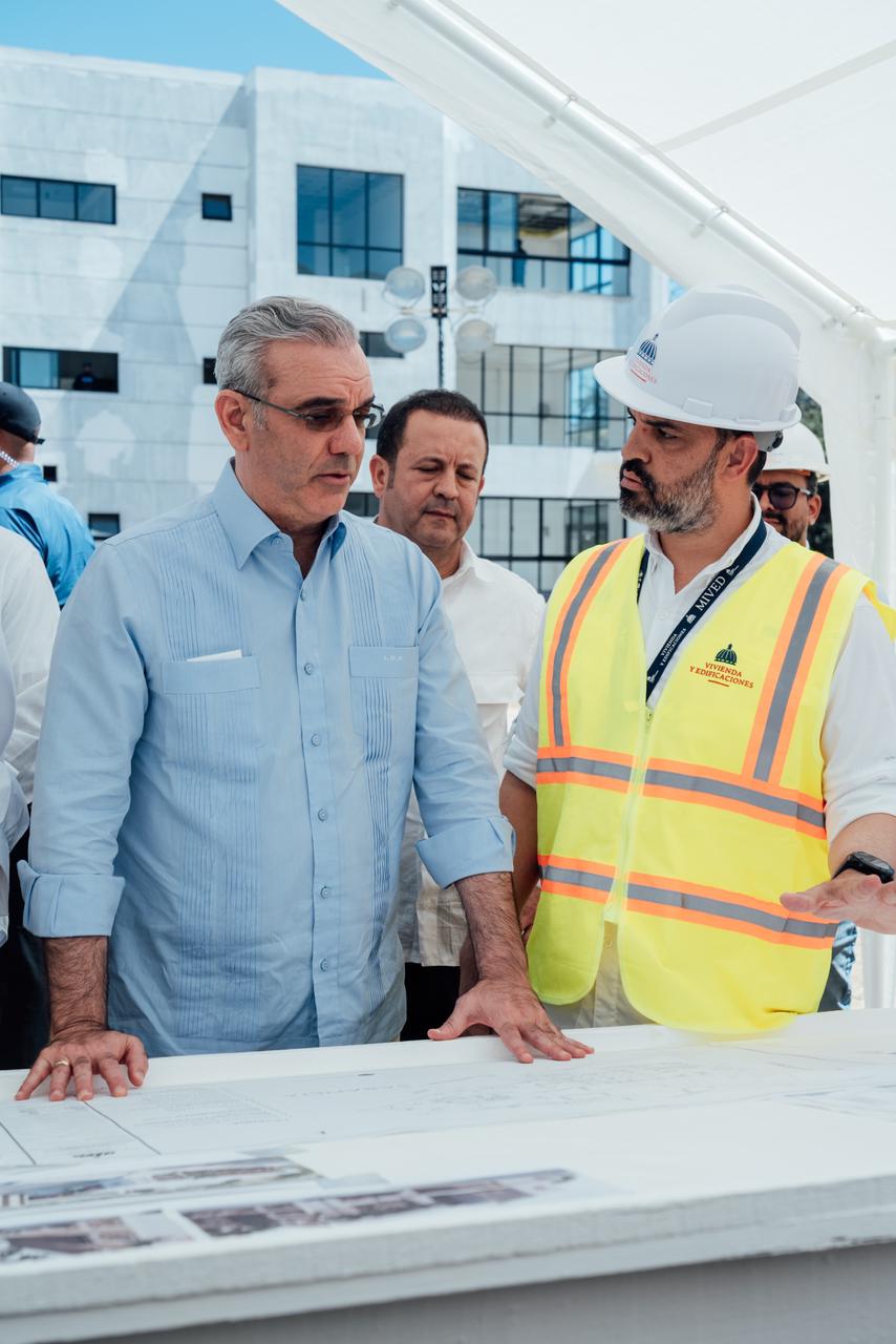 Abinader y MIVHED supervisan recinto UASD Santiago Rodríguez