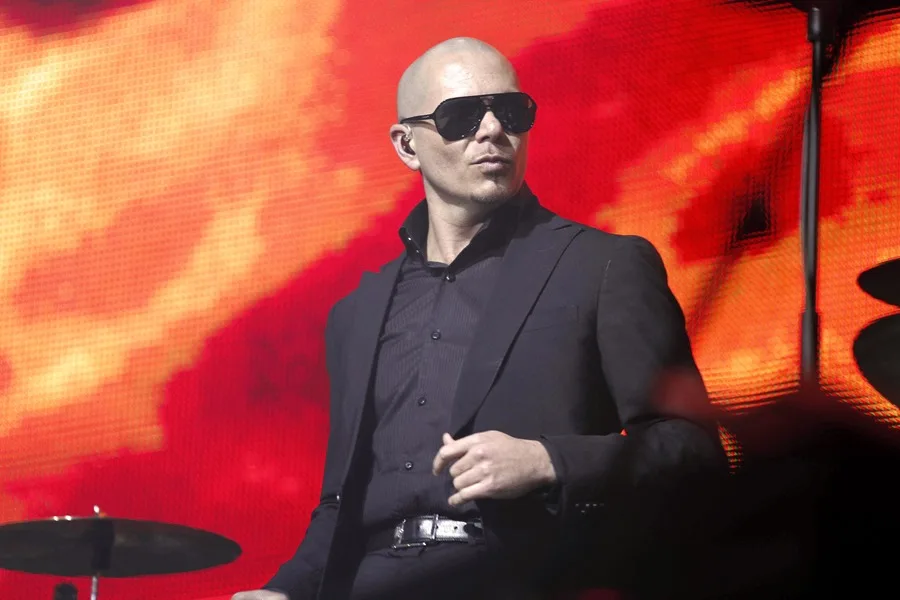 Pitbull intentará batir el récord Guinnes de calvas