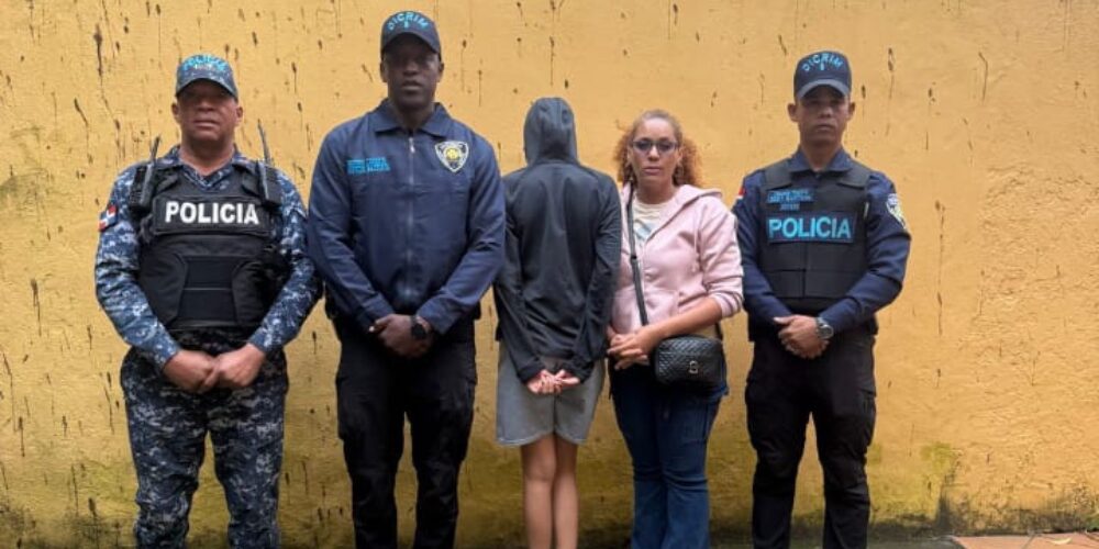 PN localiza sana y salva a adolescente reportada como desaparecida en el sector Nuevo Amanecer, SDE