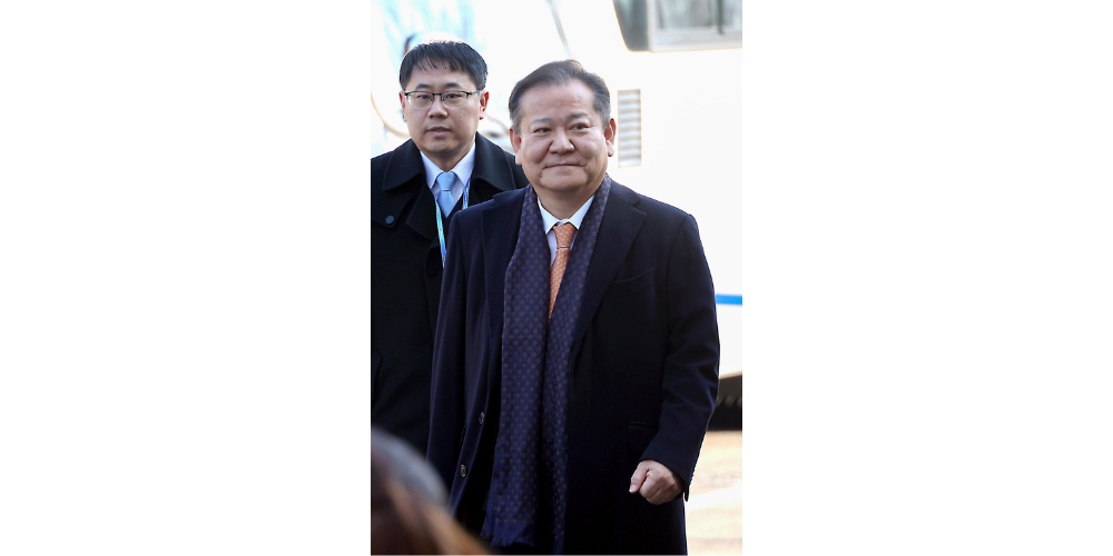 Condenan a 7 años de prisión a exministro del Interior surcoreano por la ley marcial
