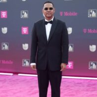 Santiago Matías seleccionado en la lista de los mejores vestidos de People en Español