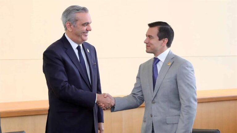 Presidentes de República Dominicana y Ecuador.