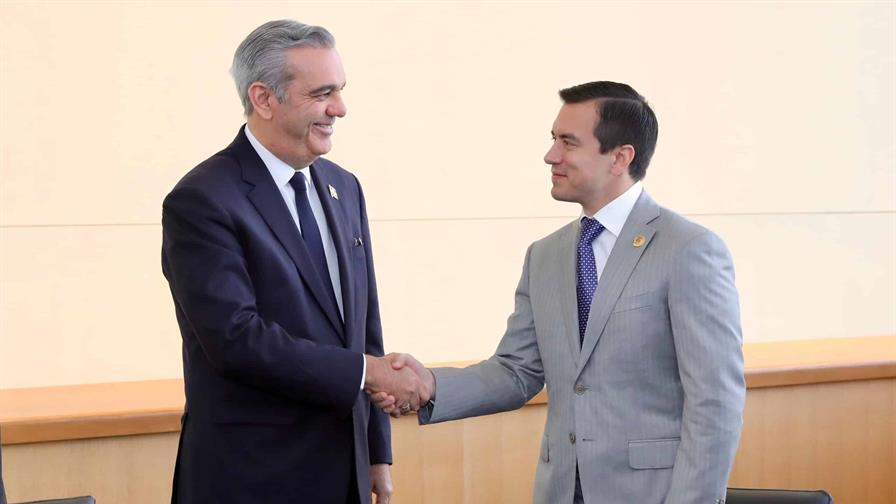 Presidentes de República Dominicana y Ecuador.