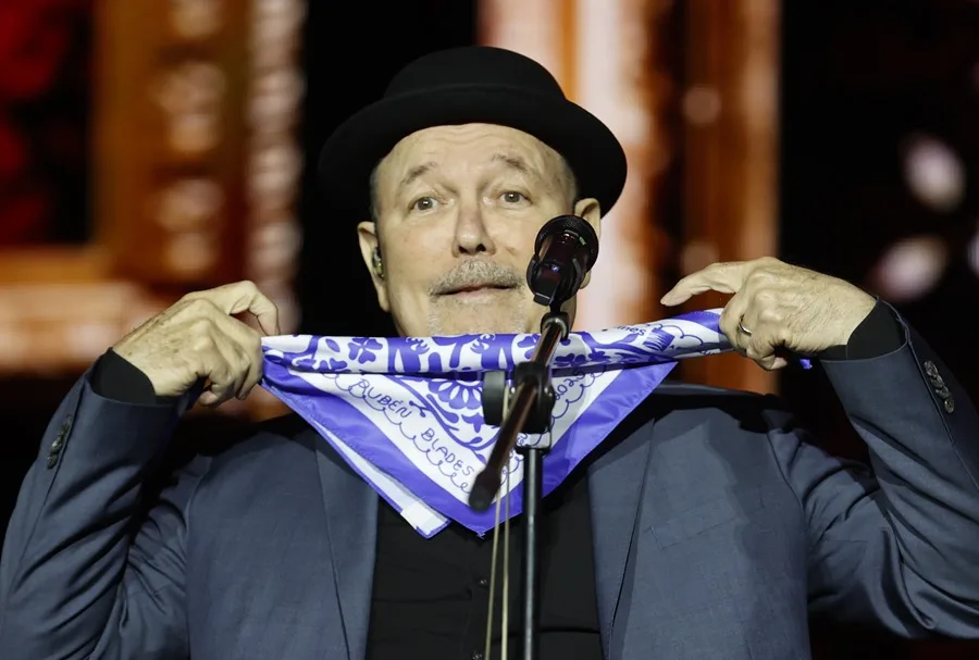 Rubén Blades sale en defensa de Bad Bunny, tras opiniones que consideran su arte «basura»