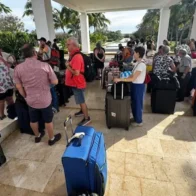 Rusia busca ayudar a Cuba tras quedarse sin combustible para aviones, con turistas varados
