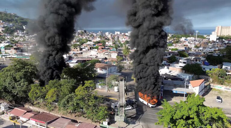 Confirman la fuga de 23 reos del penal de Puerto Vallarta tras violencia por la muerte de “El Mencho” en Jalisco