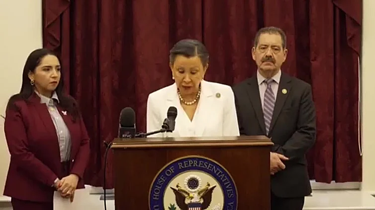 Congresistas hispanos proponen una ley de 'Buen vecino' contra la Doctrina Monroe de Trump