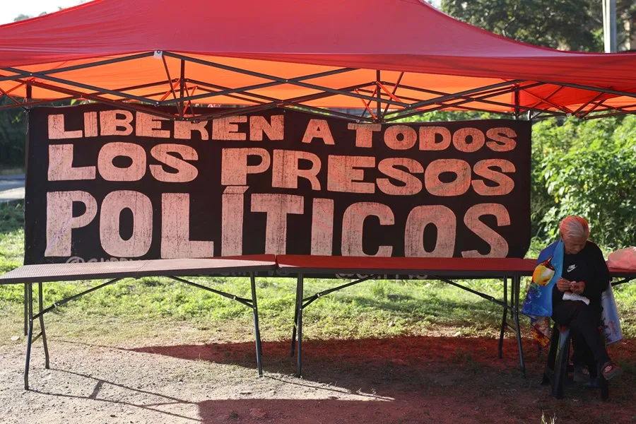 Más de 200 presos políticos inician una huelga de hambre en Venezuela, informan sus familiares