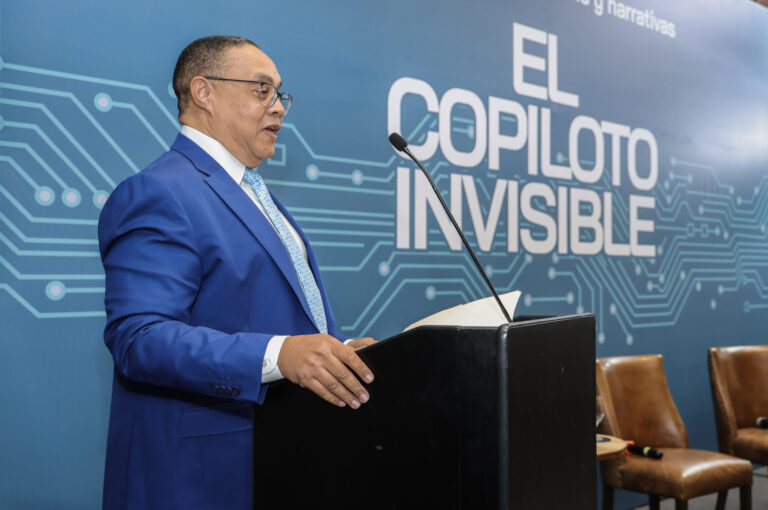 Víctor Bautista publica libro sobre inteligencia artificial y comunicación