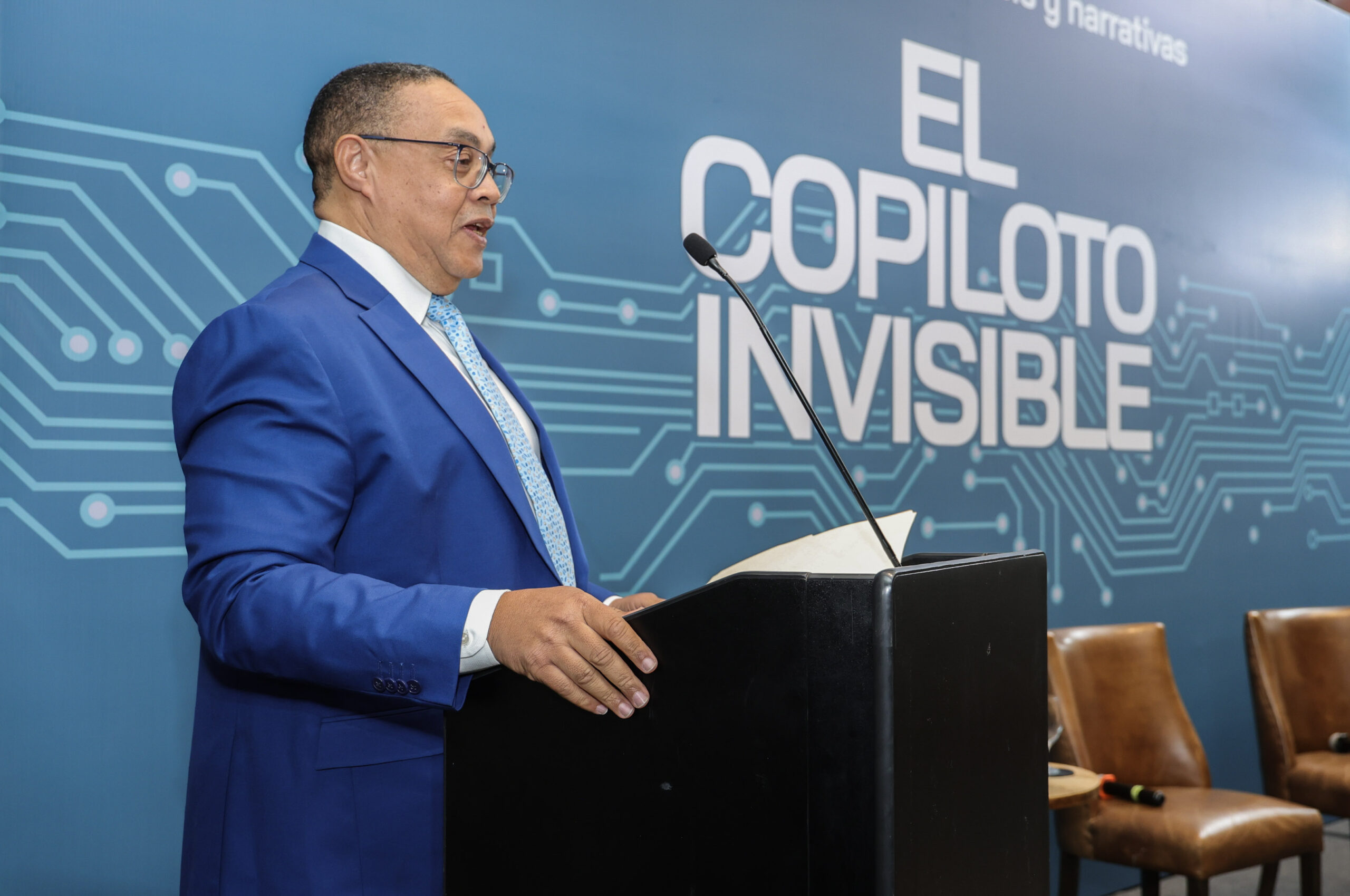 Víctor Bautista publica libro sobre inteligencia artificial y comunicación