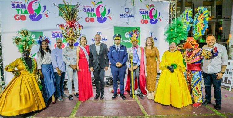 Alcaldía de Santiago da el "Banderazo de Honor": Lanza oficialmente el Carnaval de Santiago 2026.