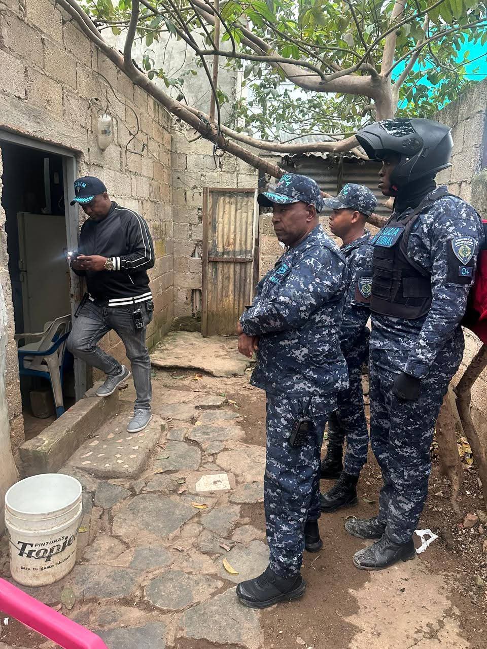 Tras video viral, PN y MP despliegan operativo en Villa Hermosa por agresión a envejeciente