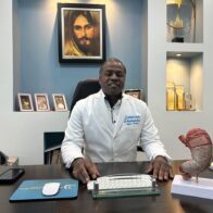 Cirujano Rafael González denuncia: “Aseguradoras autorizan cirugías, pero niegan materiales”