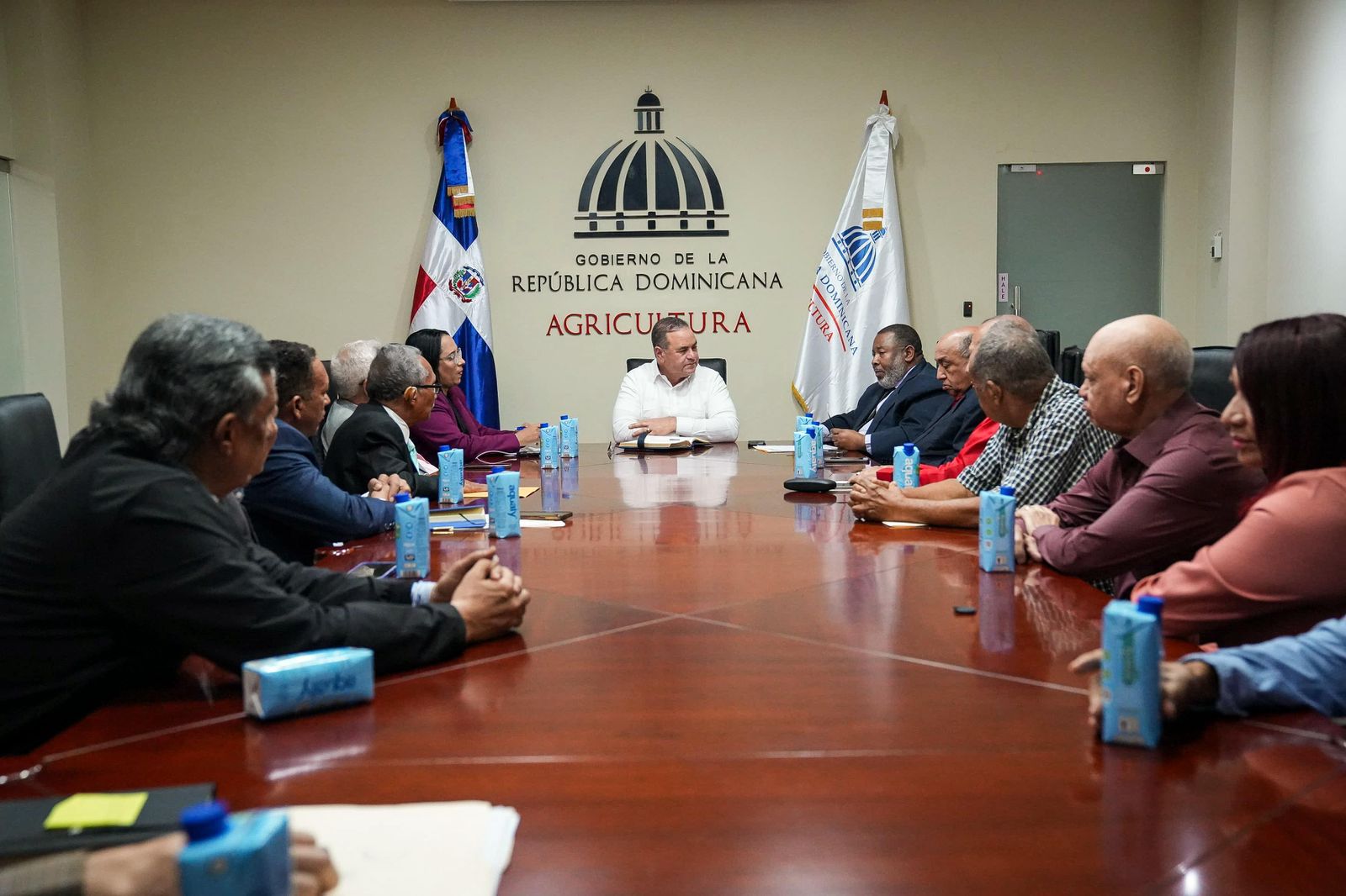 Más de 40 asociaciones comerciales niegan escasez de pollo y huevos y apoyan al Ministerio de Agricultura