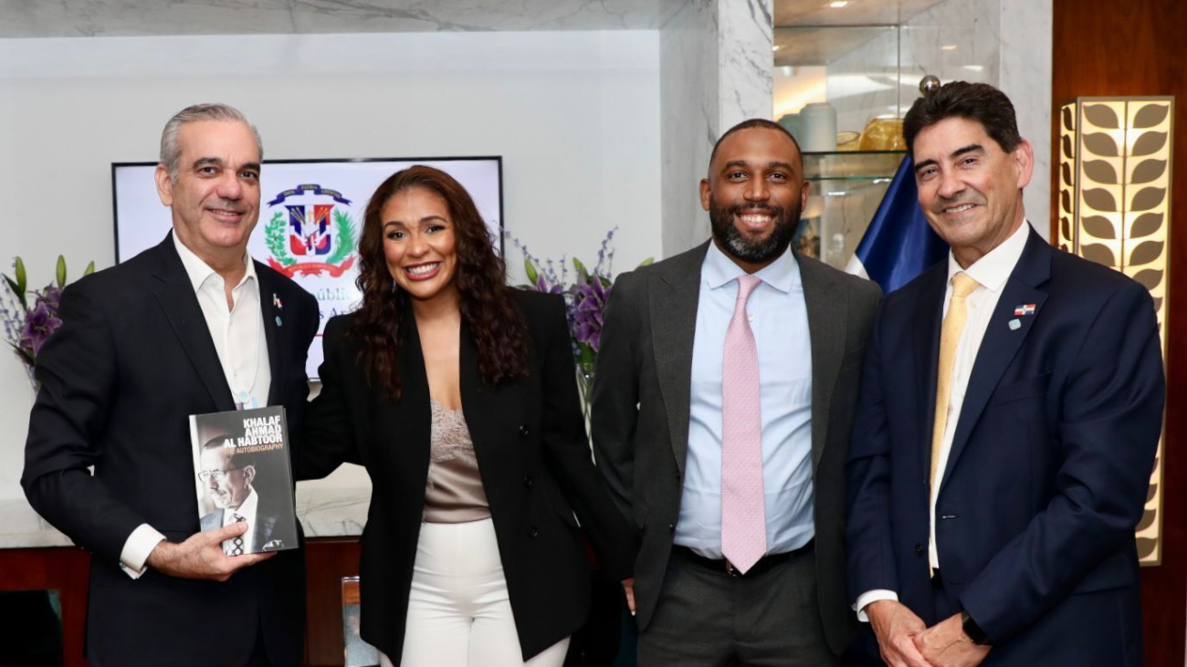 Abinader comparte con la comunidad dominicana en Emiratos Árabes Unidos