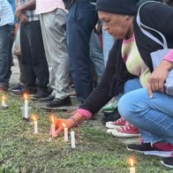 Residentes de Bonao realizan encendido de velas contra planta de gas en la avenida Juan Bosch