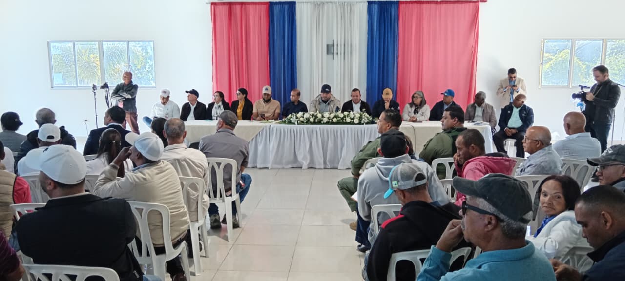 En Constanza realizan encuentro interactivo con el Ministro de Medio Ambiente Armando Henríquez Paino