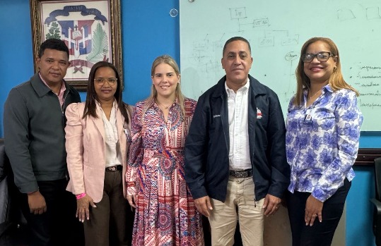 Diputada Barceló anuncia Minerd establecerá mesa de trabajo en Hato Mayor para mejorar infraestructura escolar