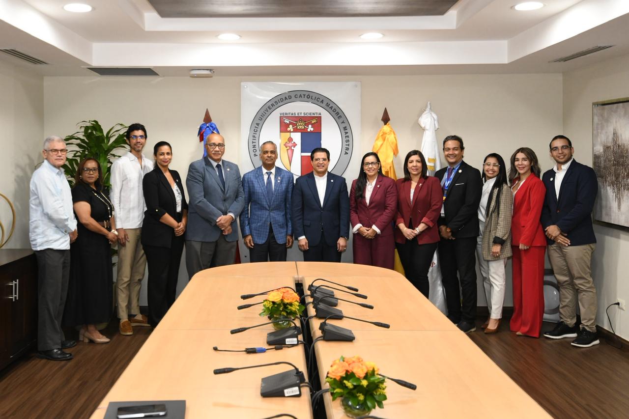 Energía y Minas y la Pucmm impulsan formación para fortalecer conocimiento periodístico del sector minero