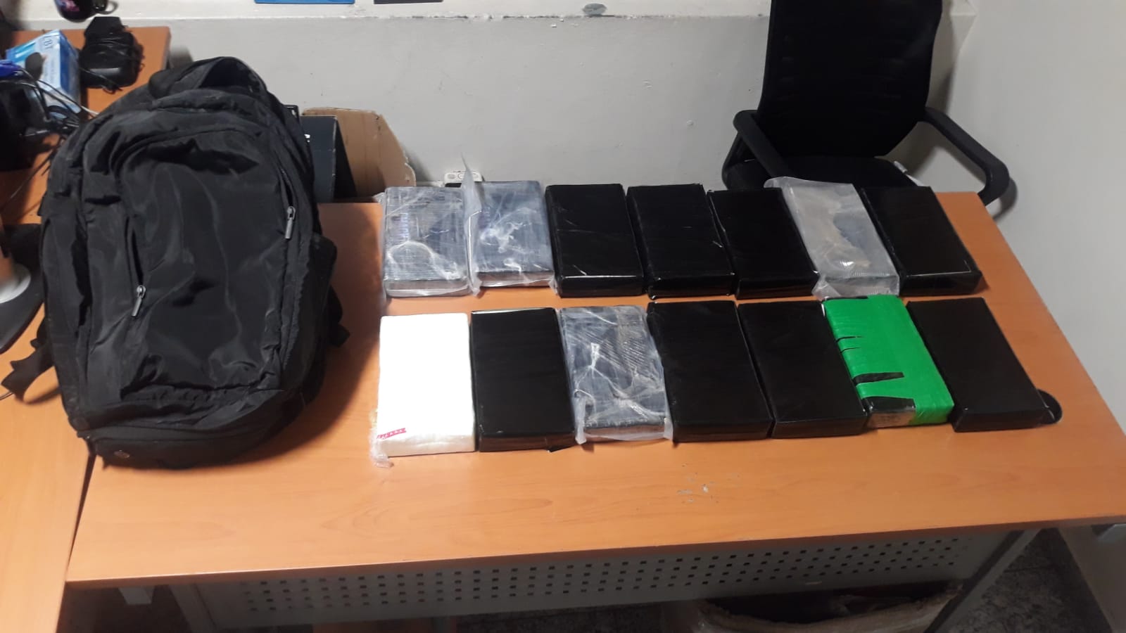 DNCD detiene nacional de croata de 21 años con 14 paquetes presumiblemente cocaína