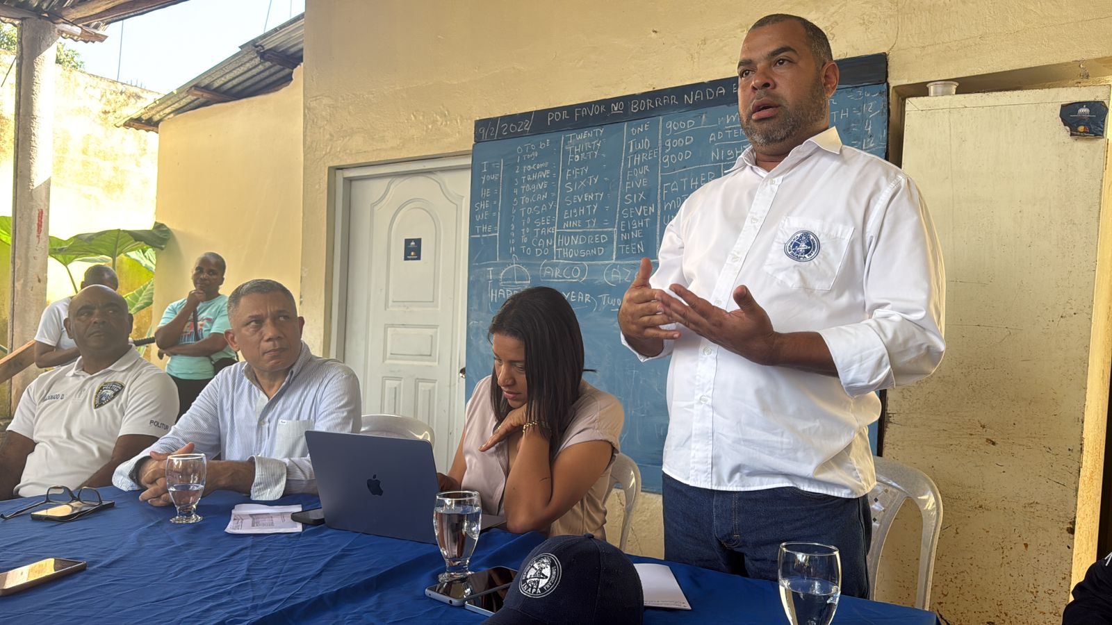 Autoridades encabezan reunión con INAPA para buscar soluciones a la crisis de agua en Las Galeras