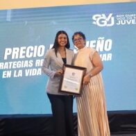 Periodista Rosalina Lora es reconocida por la Junta Municipal de La Guáyiga en el Día Nacional de la Juventud