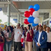 A ritmo de merengue típico reciben en Santiago delegación que conquistó en España el Premio Iberoamericano a la Calidad