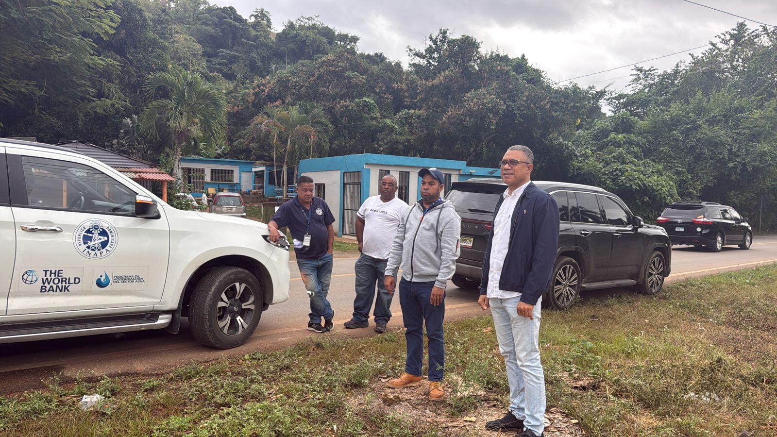 Autoridades supervisan avances del servicio de agua potable en Las Galeras