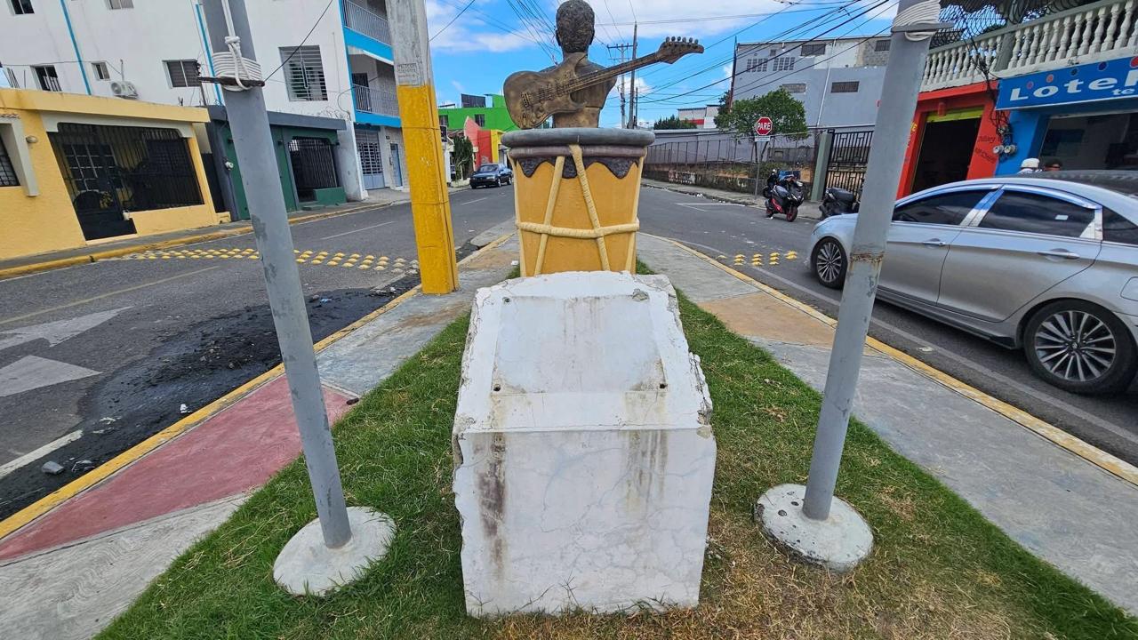 Roban tarja del Parque Luis “Terror” Días en Bonao