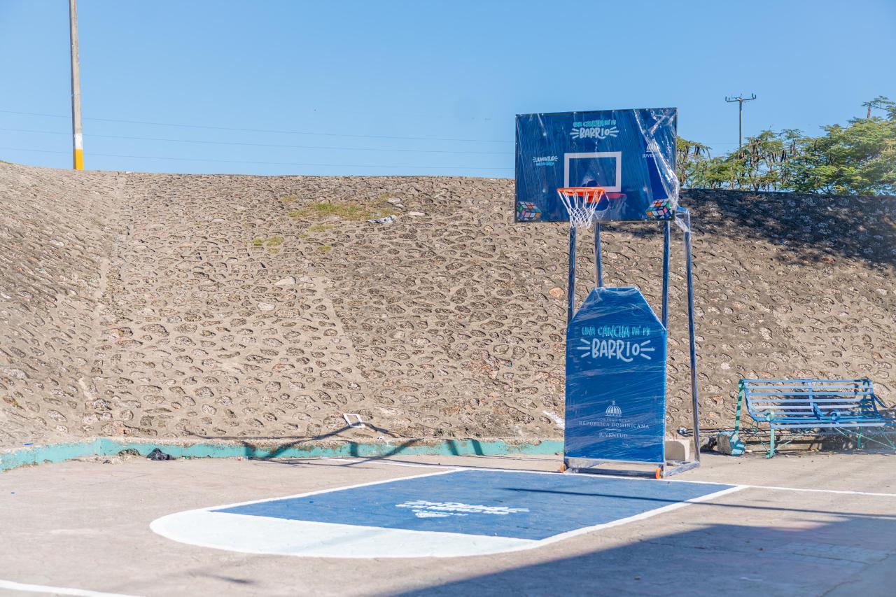 Ministerio de la Juventud inicia entrega de canchas del proyecto “Una cancha pa’ mi barrio” en el Distrito Nacional