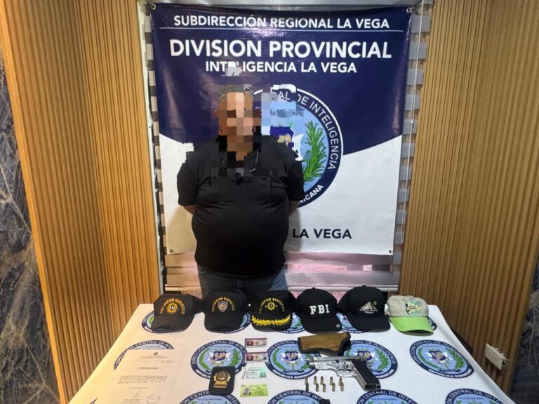 Dintel apresa hombre con arma de fuego ilegal, carnet, gorras y pertrechos militares de diferentes instituciones