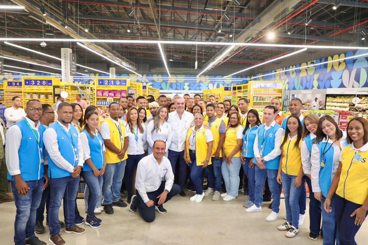 Abinader destaca apertura de Sirena en San Juan como impulso para la economía del sur