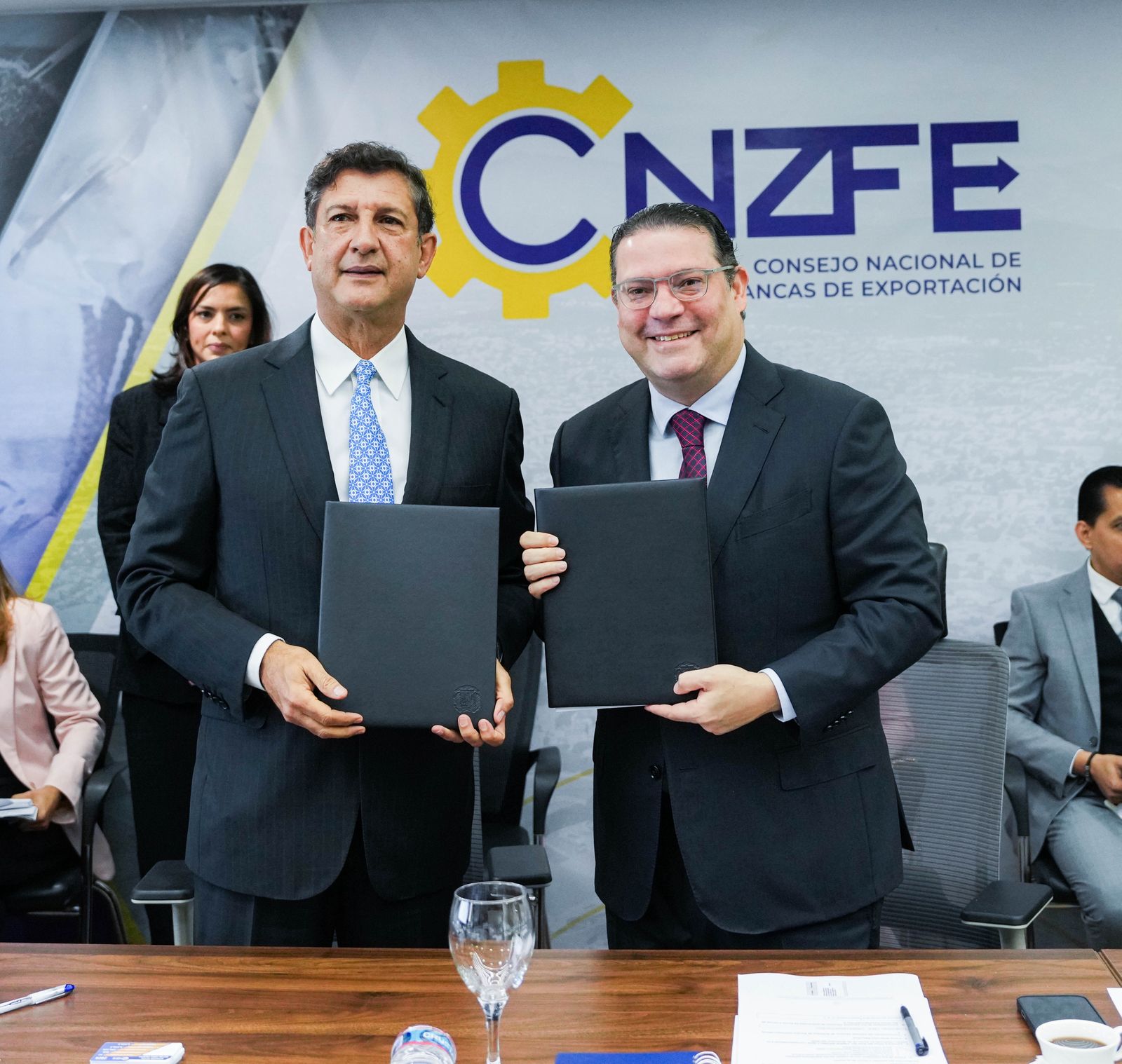 Manuel Estrella y Eduardo Sanz Lovatón.