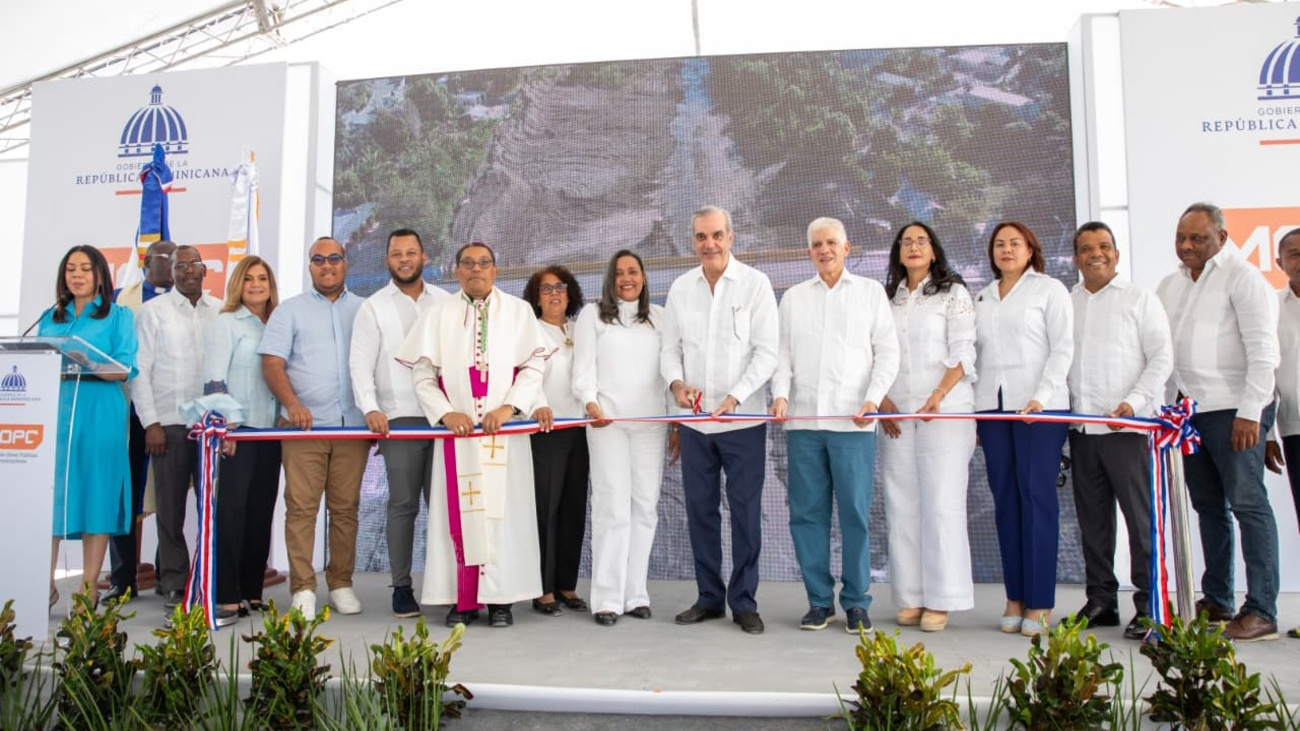 Presidente inaugura puente sobre río Viajama, el cual impactará más de 5,000 personas