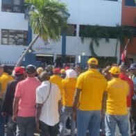 Transportistas protestan frente al Intrant por supuestas multas abusivas y retención de vehículos