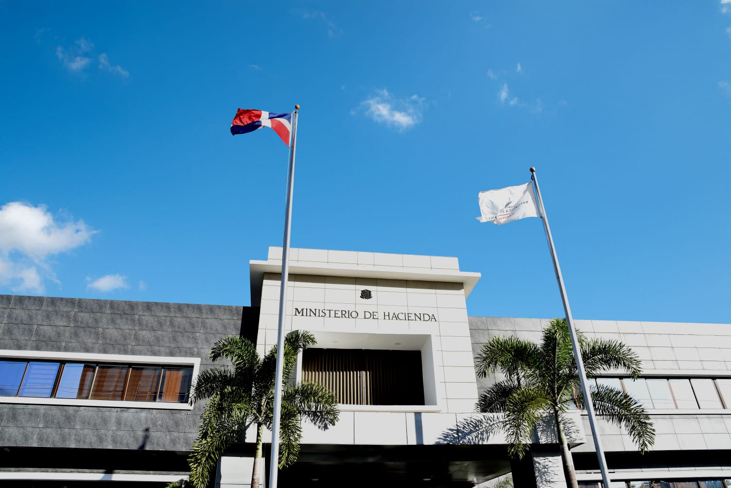 RD emite US$2,750 millones en bonos y supera 2.6 veces la oferta