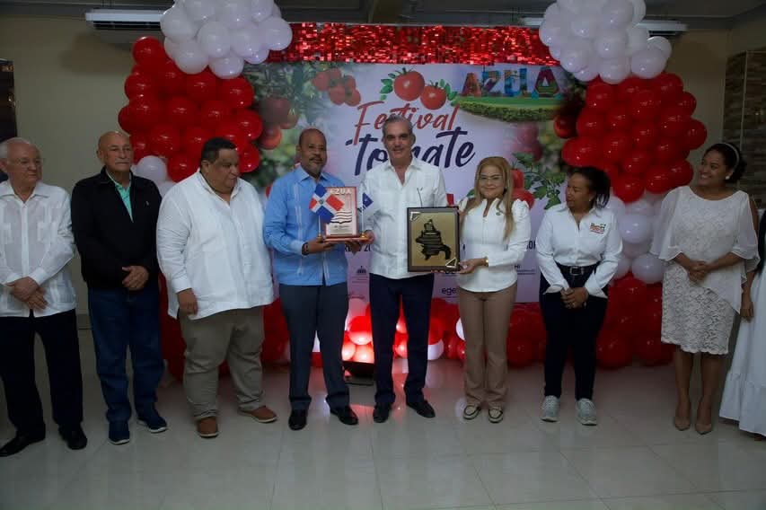 Abinader inaugura Festival del Tomate Azua 2026 y juramenta directiva del Clúster del Tomate