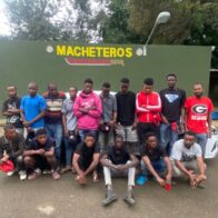Ejército intercepta dos vehículos con 26 nacionales haitianos en condición migratoria irregular en Valverde