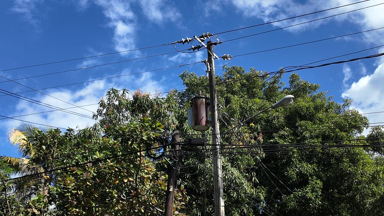 Residentes de Cambita cumplen cinco días sin luz; advierten continuarán las huelgas
