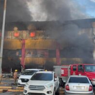 Incendio afecta mueblería L&R