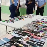 Ocupan en politécnico Ñico Lora de Navarrete armas blancas, vapers y celulares incautados