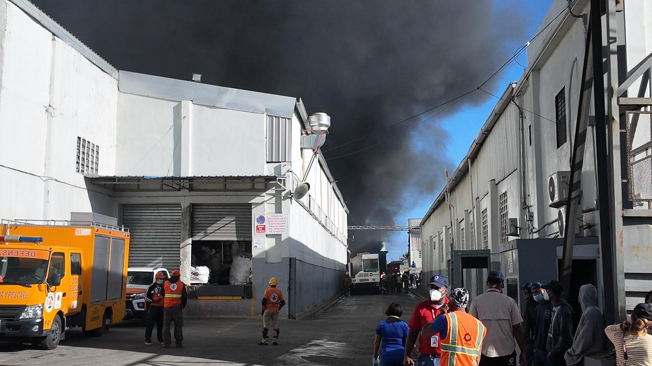 Confirman no hubo víctimas en incendio de fábrica