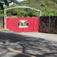 Academia donde entrenaba prospecto ahogado permanece cerrada; padres denuncian falta de respuestas