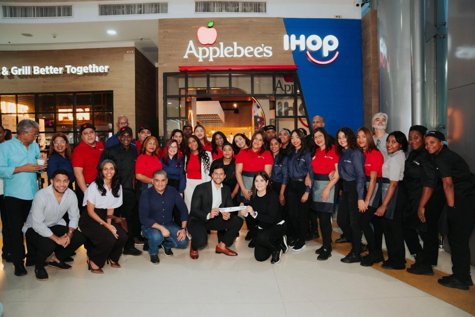 Applebee’s® e Ihop® abren su primera ubicación de doble marca en Sambil Santo Domingo