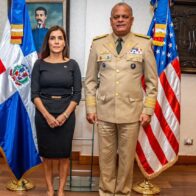 Embajadora de los Estados Unidos realiza visita oficial al ministro de Defensa