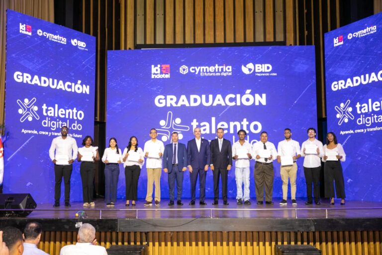 Abinader encabeza graduación de 5,000 jóvenes del programa Talento Digital, impulsando el capital humano que demanda el mercado laboral