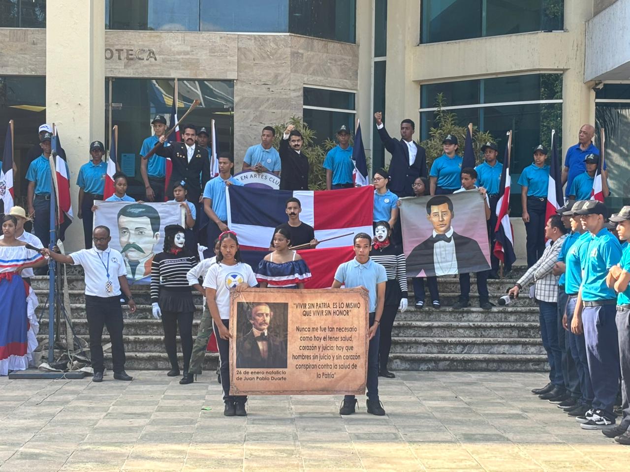 Fundación y Club Mauricio Báez honran la Patria en recorrido por Villa Juana