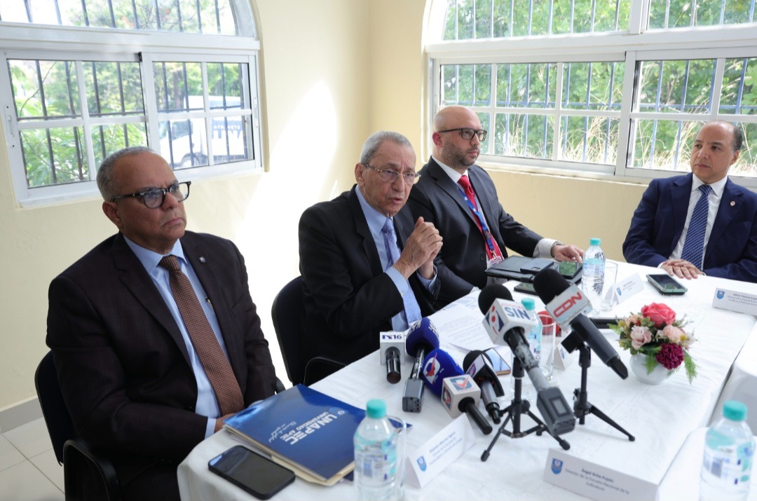 Jorge Subero Isa impulsa modernización jurídica junto a decanos de Derecho en la Universidad APEC