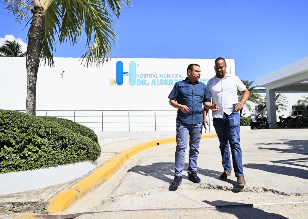Director del SNS reafirma compromiso con una salud digna en visitas no programadas a seis hospitales