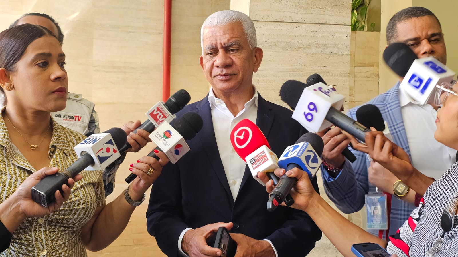 Presidente del Senado solicita revocar aumento de beneficios a miembros de la Cámara de Cuentas